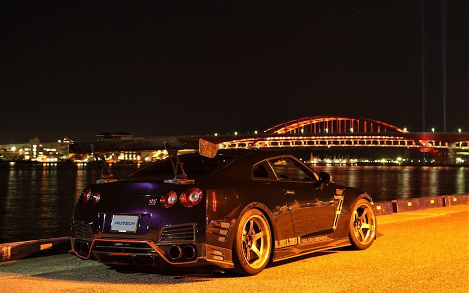 Nissan GT-R R35 黒 リアスポイラー 神戸