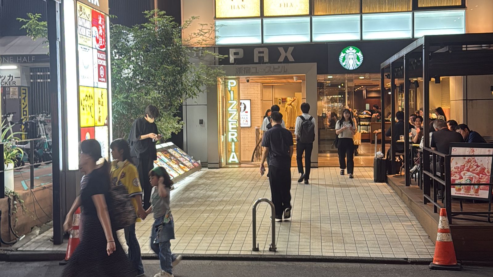 スターバックス 新宿新南口店